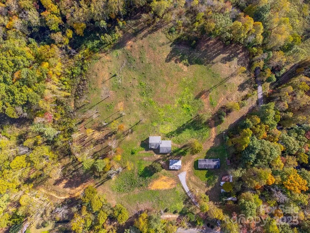 8125 Ellijay Road Franklin, NC 28734