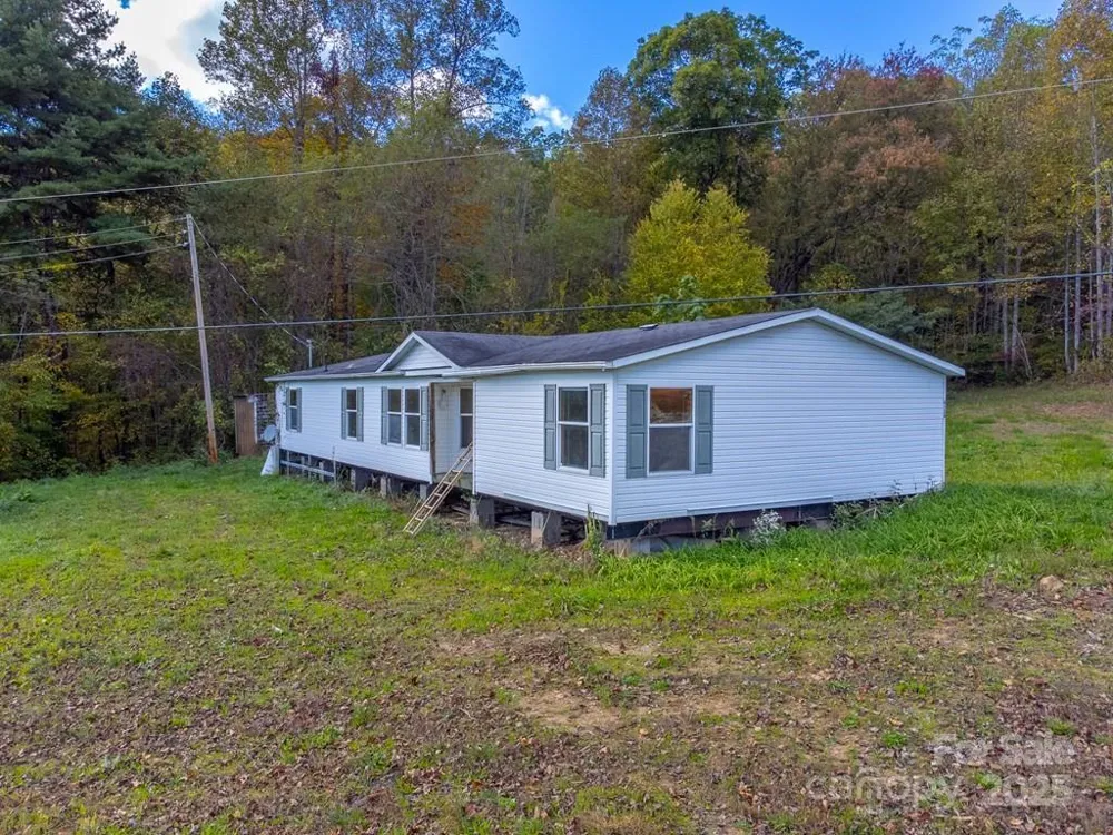 8125 Ellijay Road Franklin, NC 28734