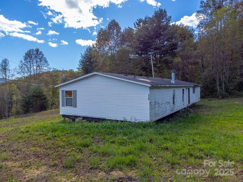 8125 Ellijay Road Franklin, NC 28734