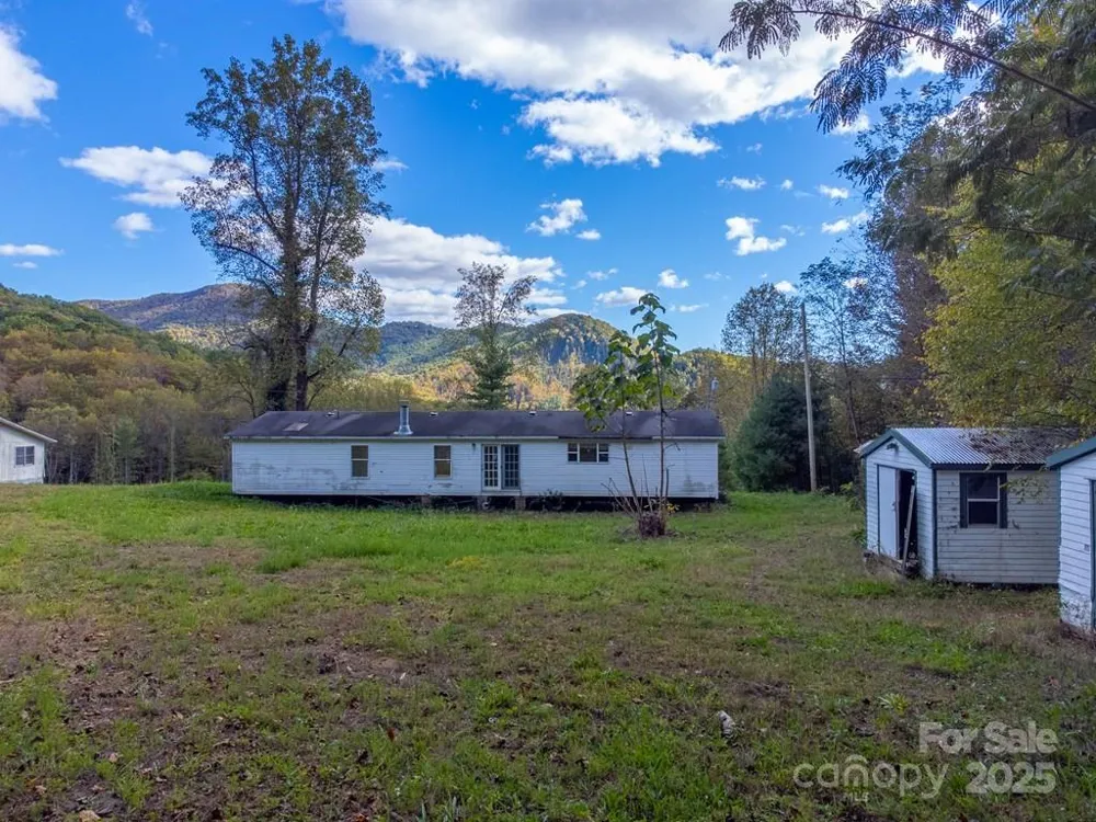 8125 Ellijay Road Franklin, NC 28734