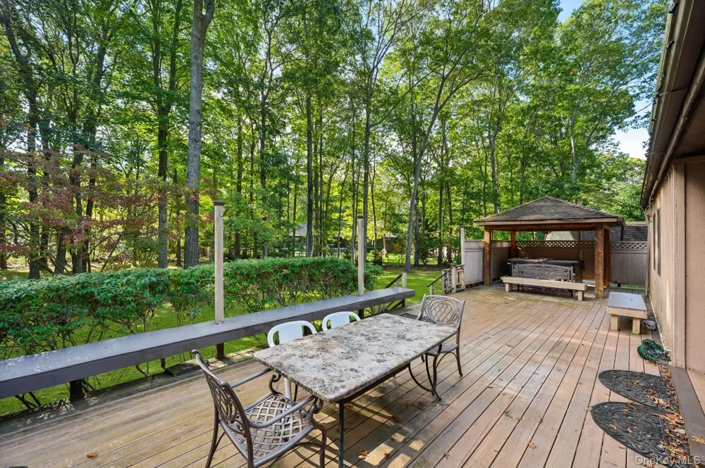 4 Ivy Place Shelter Island, NY 11964