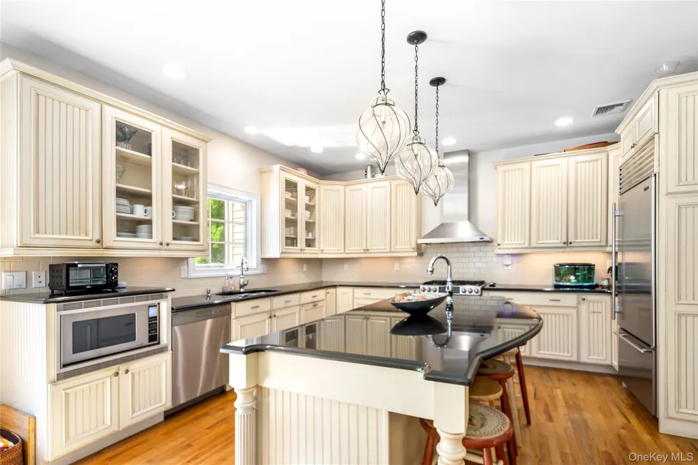 12 Fish Cove Road Southampton, NY 11968