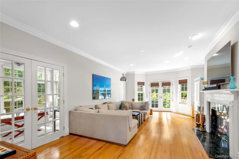 12 Fish Cove Road Southampton, NY 11968