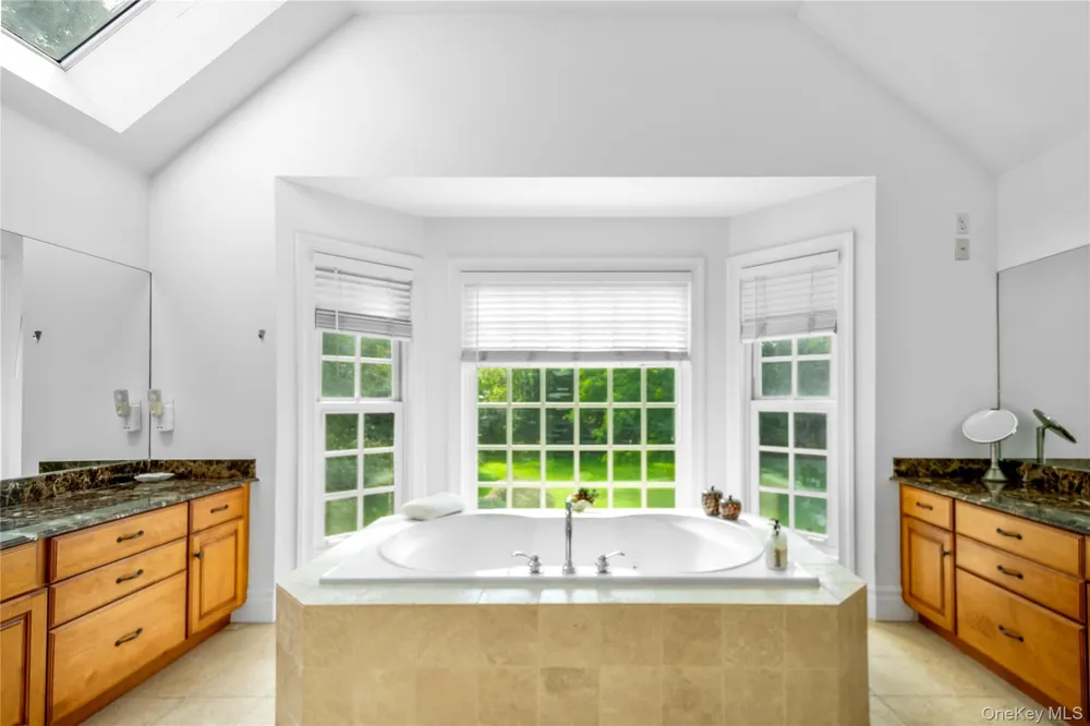 12 Fish Cove Road Southampton, NY 11968