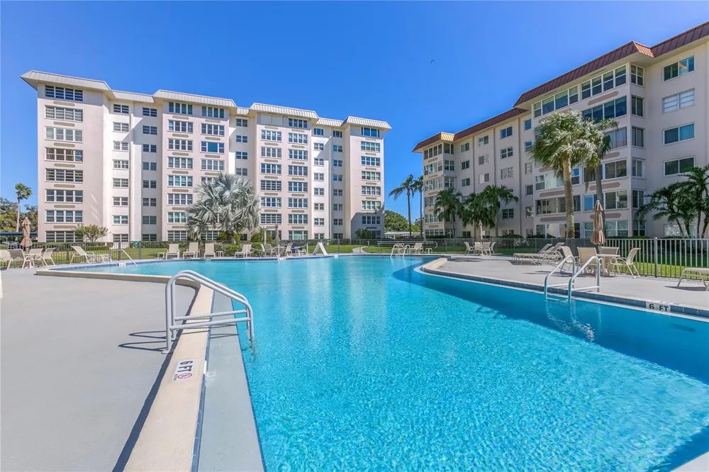 632 EDGEWATER DRIVE #537 Dunedin, FL 34698
