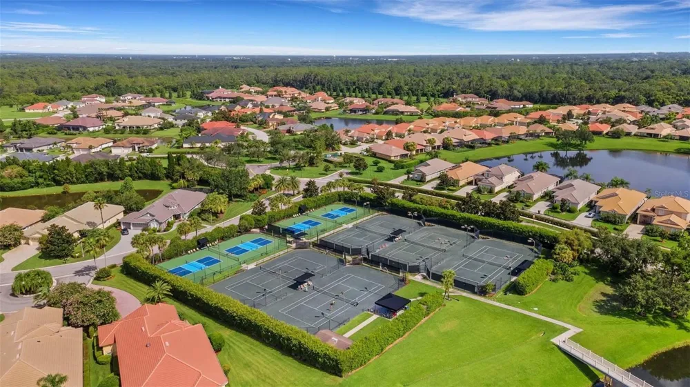 516 GRASSLANDS VILLAGE CIRCLE Lakeland, FL 33803
