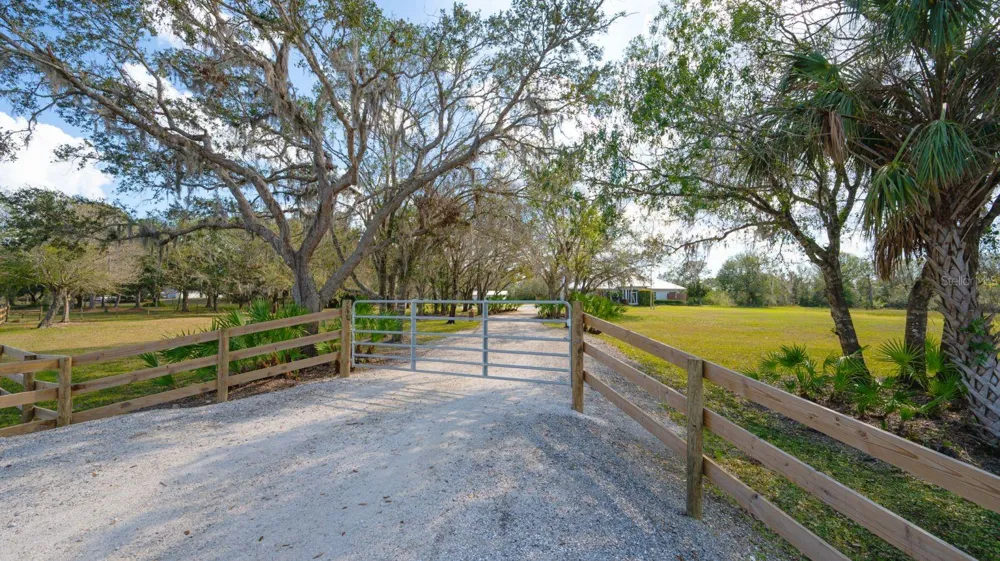 1950 BERN CREEK LOOP Sarasota, FL 34240