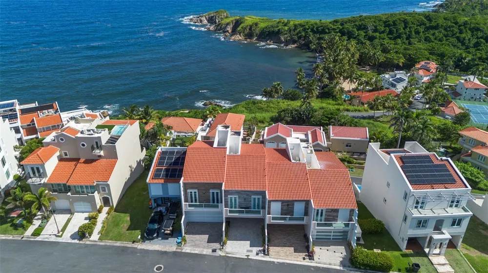 1 SHELL CASTLE CLUB #74 Humacao, PR 00791