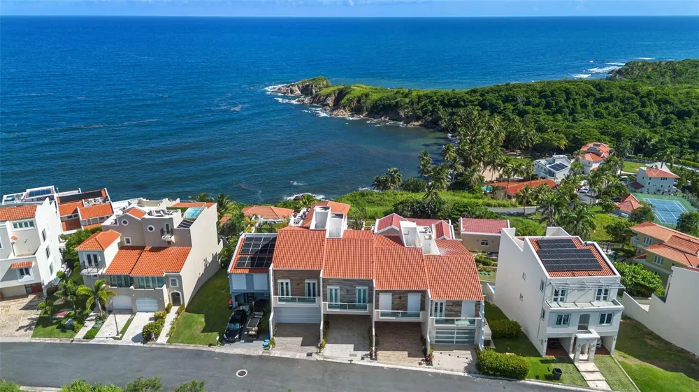 1 SHELL CASTLE CLUB #74 Humacao, PR 00791
