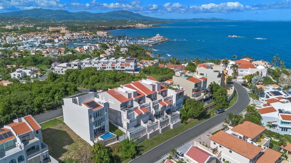 1 SHELL CASTLE CLUB #74 Humacao, PR 00791
