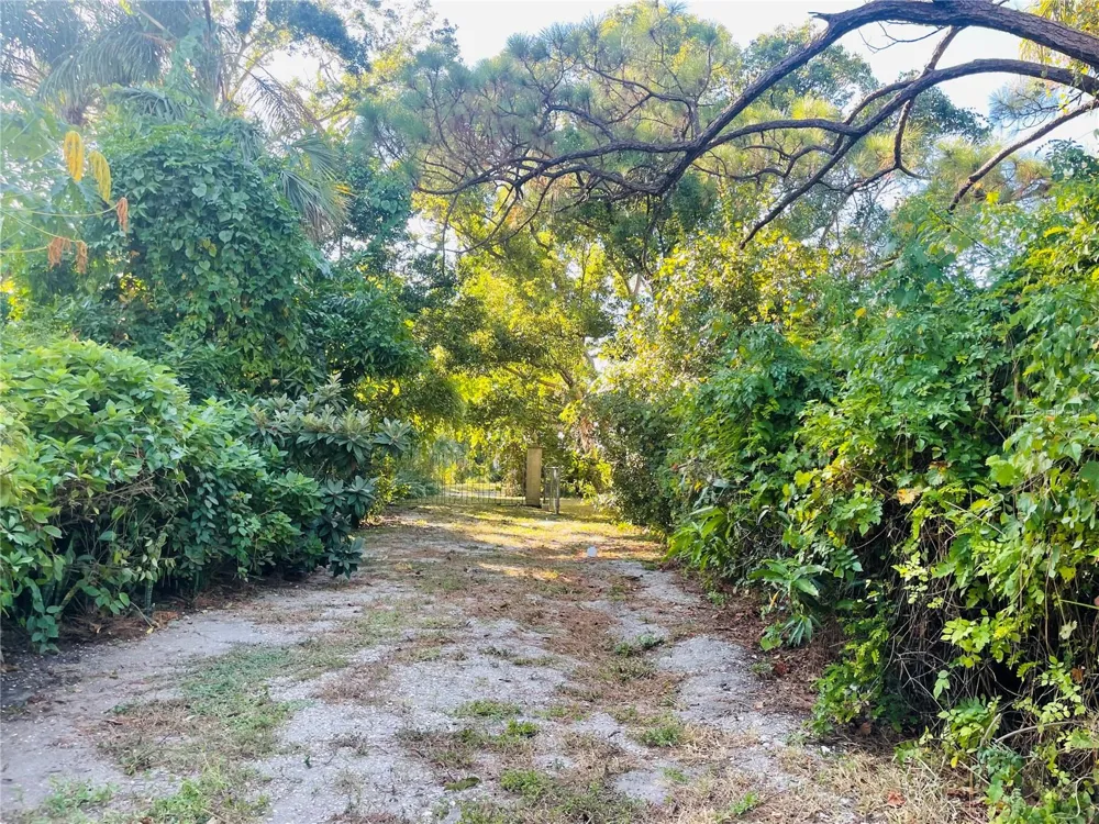 550 46TH STREET Sarasota, FL 34234