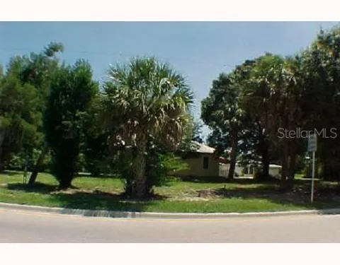 27 S MANATEE AVENUE