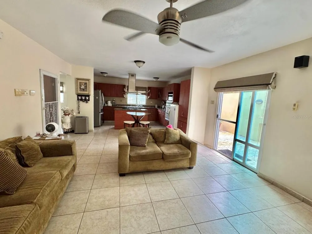 2 B-15 URB. ALTURAS DE MONTE BRISAS Gurabo, PR 00778