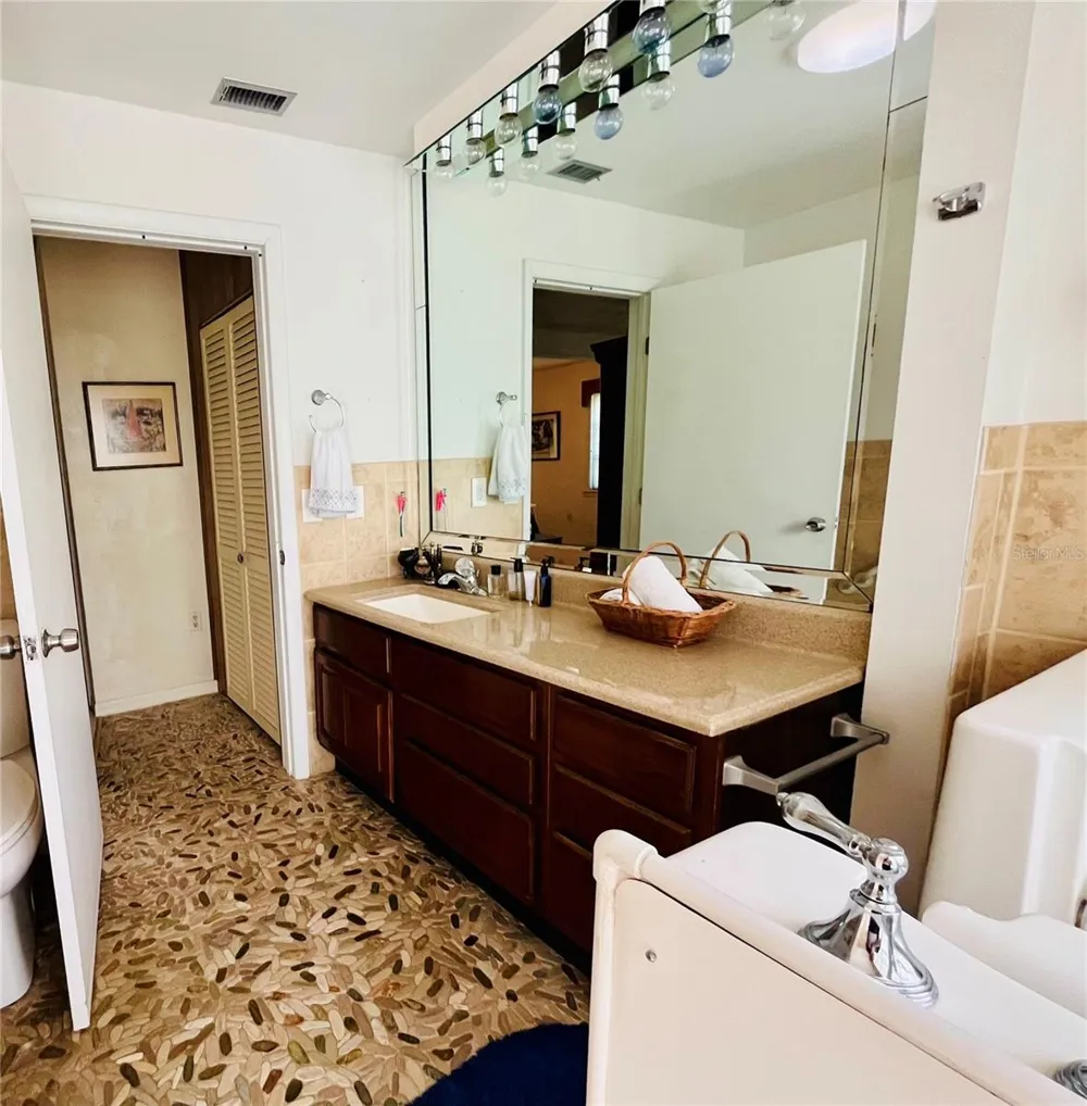 550 46TH STREET Sarasota, FL 34234