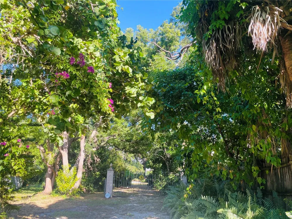 550 46TH STREET Sarasota, FL 34234