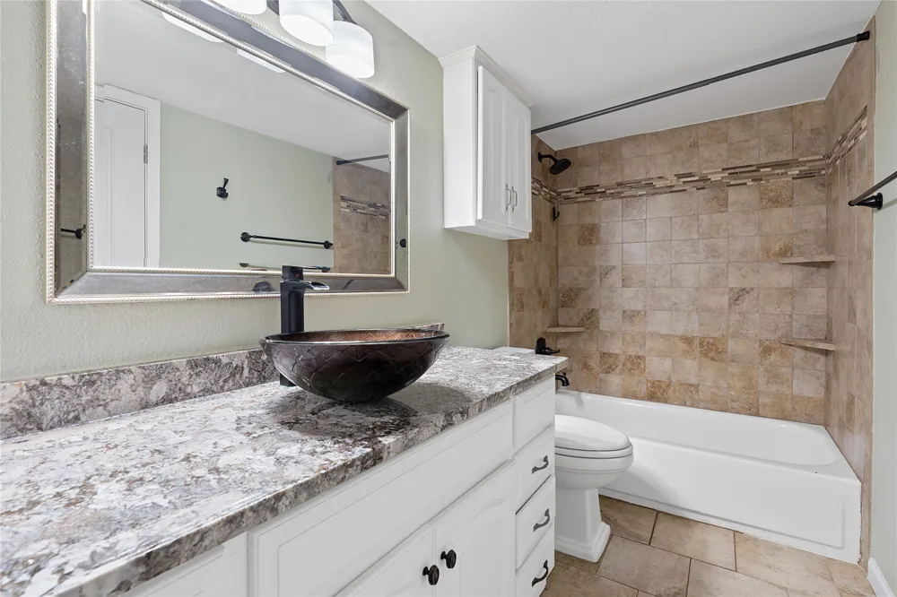 287 Venture Boulevard Point Venture, TX 78645