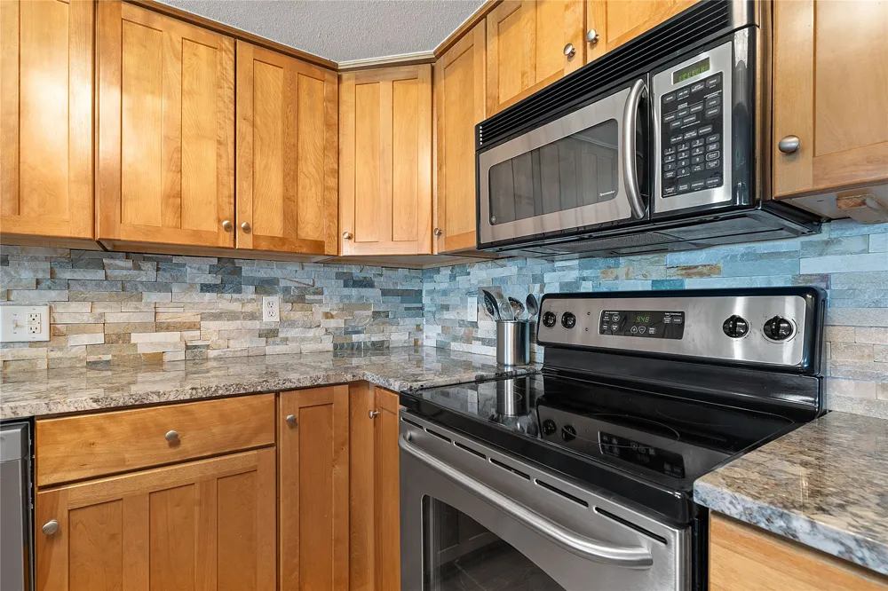 287 Venture Boulevard Point Venture, TX 78645