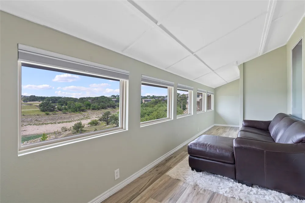 287 Venture Boulevard Point Venture, TX 78645