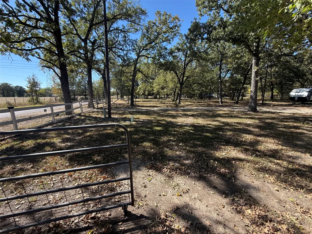 32894 County Road 2142 Kemp, TX 75143