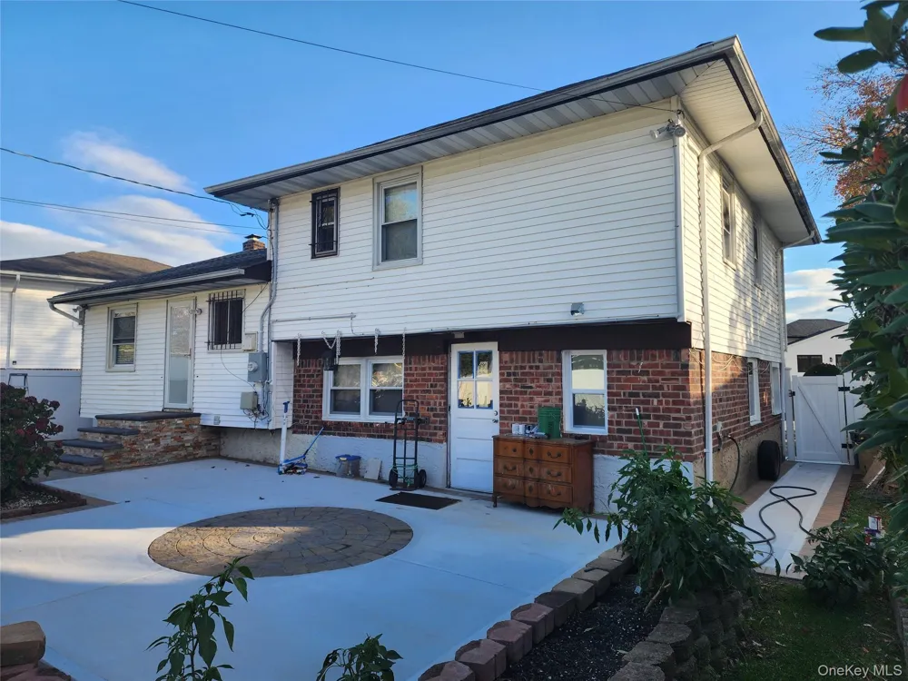 3 Nancy Place East Massapequa, NY 11758