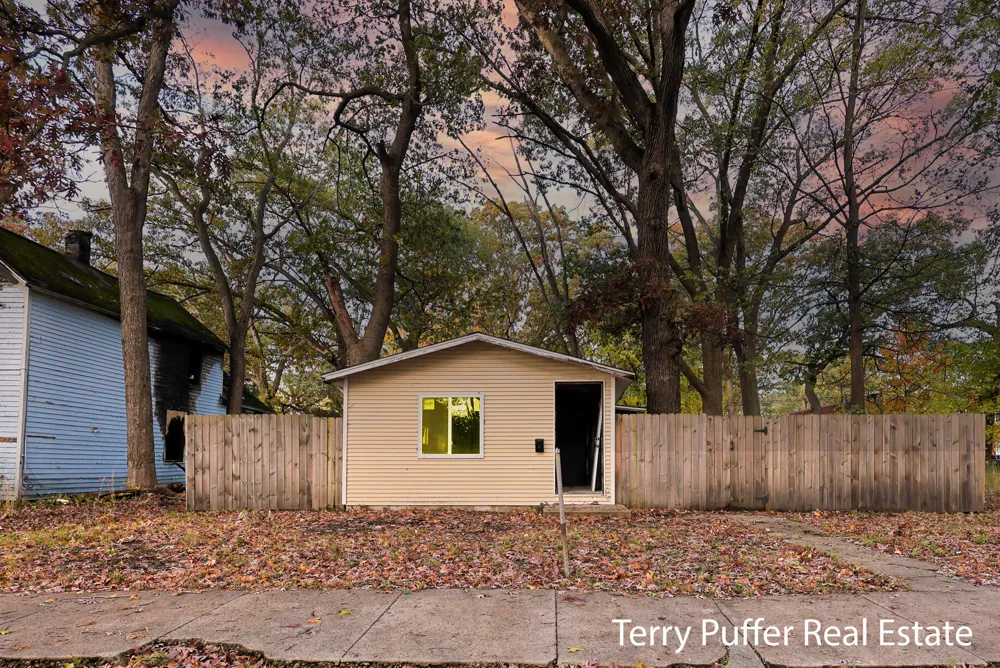 2521 Sanford Street Muskegon Heights City, MI 49444