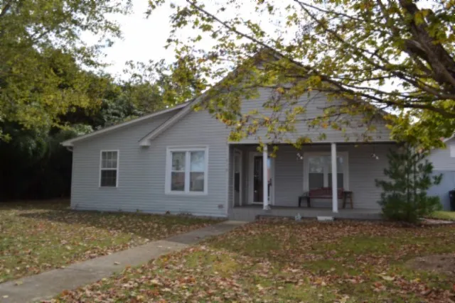 218 E Lake Ave Celina, TN 38551