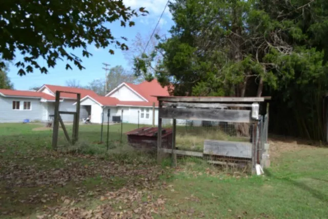 218 E Lake Ave Celina, TN 38551