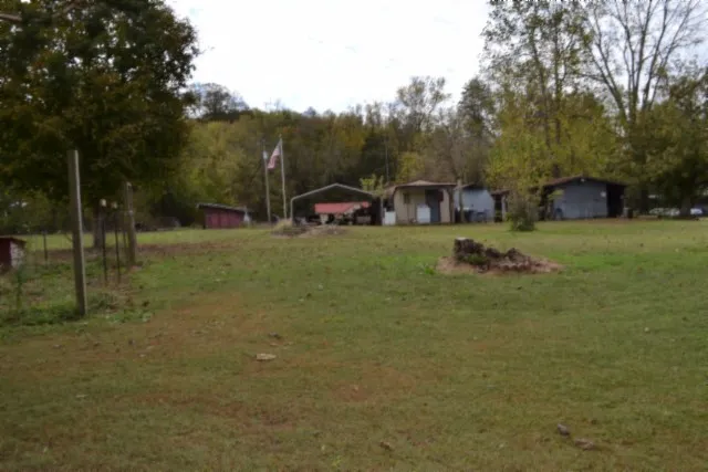 218 E Lake Ave Celina, TN 38551