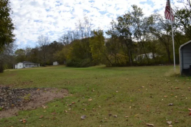218 E Lake Ave Celina, TN 38551