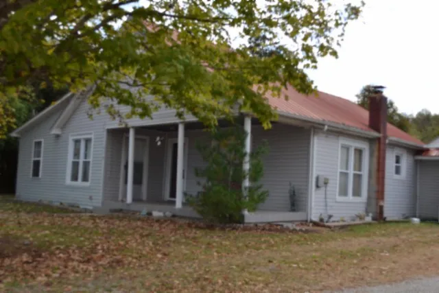 218 E Lake Ave Celina, TN 38551