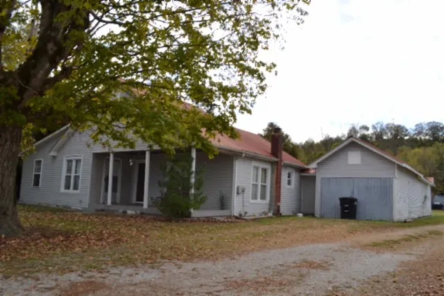 218 E Lake Ave Celina, TN 38551