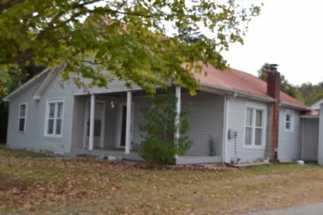218 E Lake Ave Celina, TN 38551