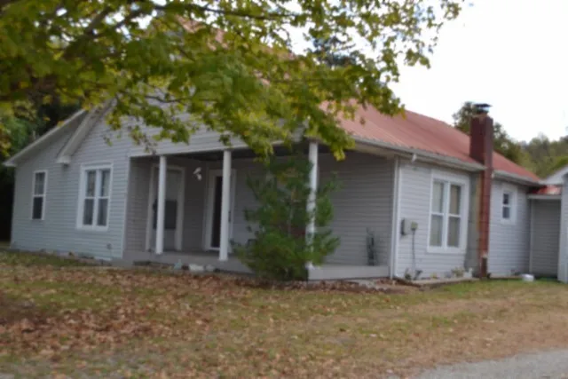 218 E Lake Ave Celina, TN 38551