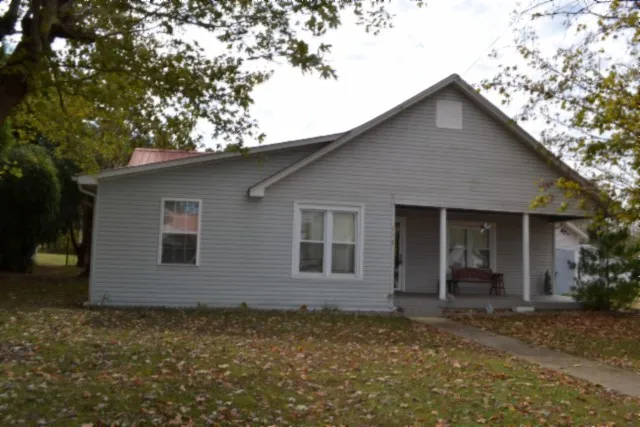 218 E Lake Ave Celina, TN 38551