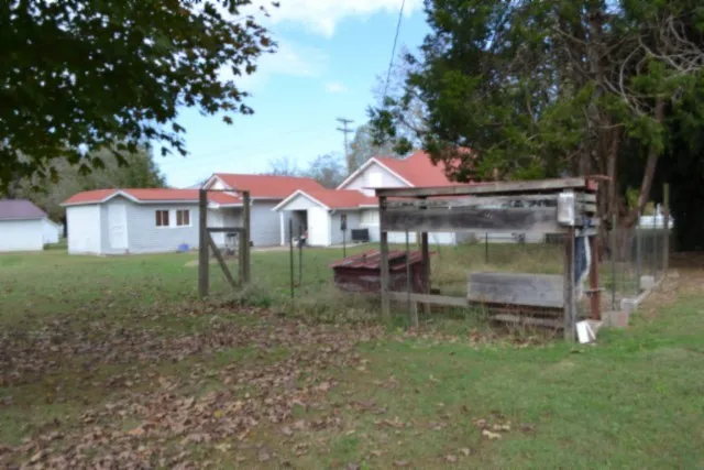218 E Lake Ave Celina, TN 38551