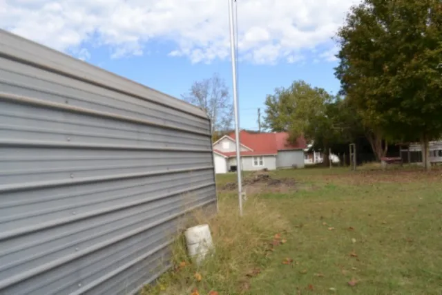 218 E Lake Ave Celina, TN 38551