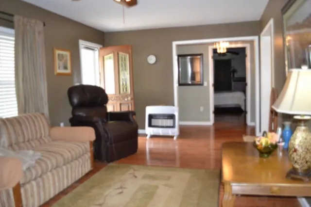 218 E Lake Ave Celina, TN 38551