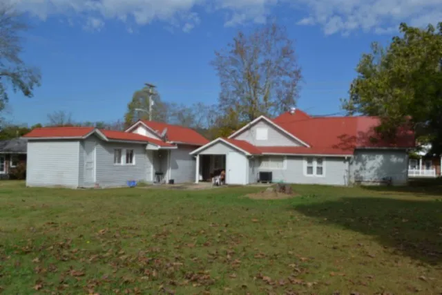 218 E Lake Ave Celina, TN 38551