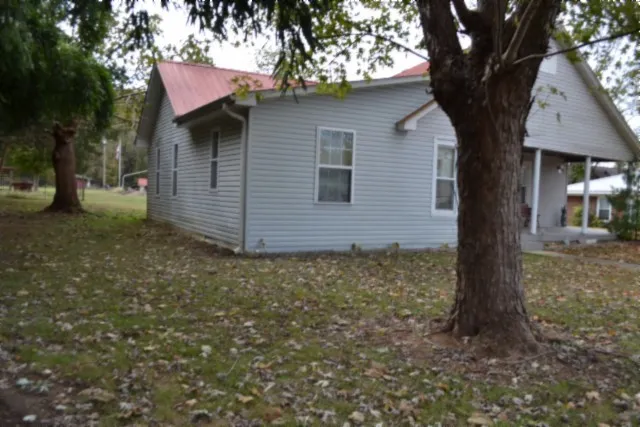 218 E Lake Ave Celina, TN 38551