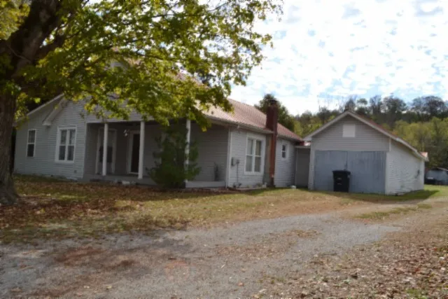218 E Lake Ave Celina, TN 38551