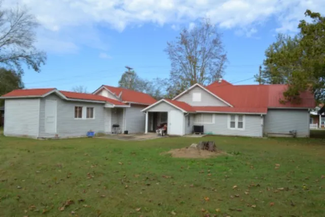 218 E Lake Ave Celina, TN 38551