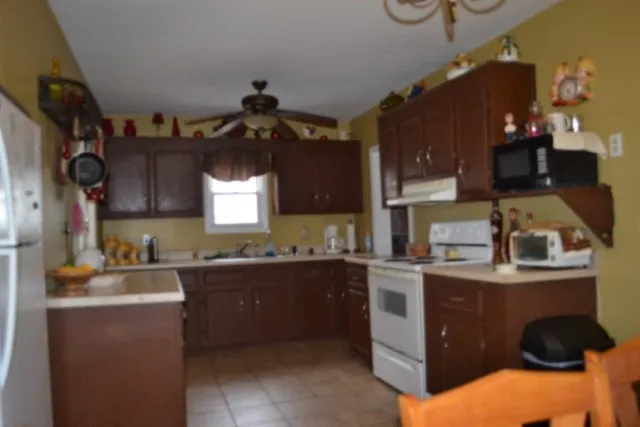 218 E Lake Ave Celina, TN 38551