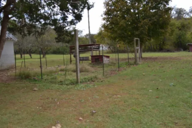 218 E Lake Ave Celina, TN 38551