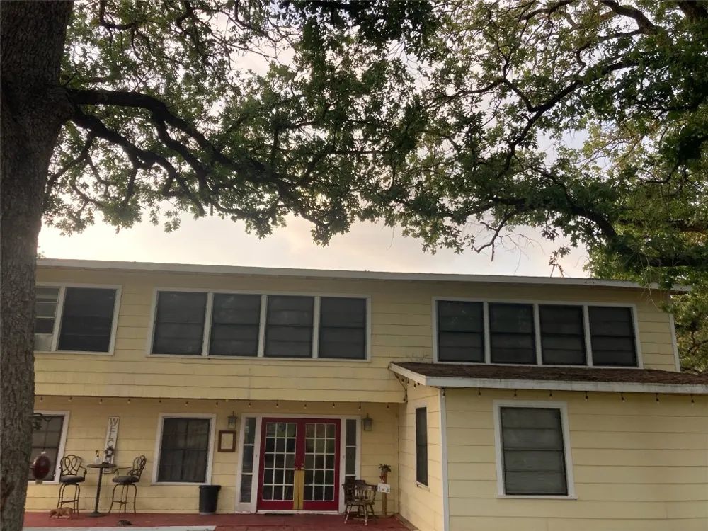 120 Center Creek Drive Floresville, TX 78114