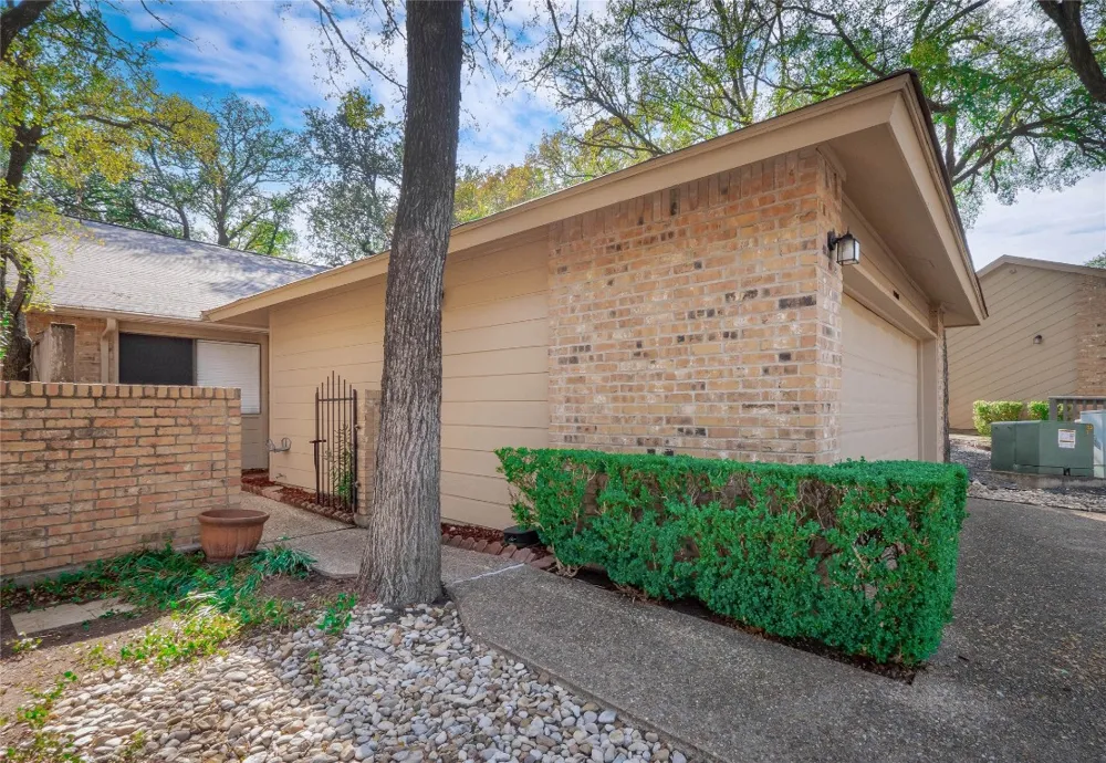 7211 Lakewood Drive #E118 Austin, TX 78750