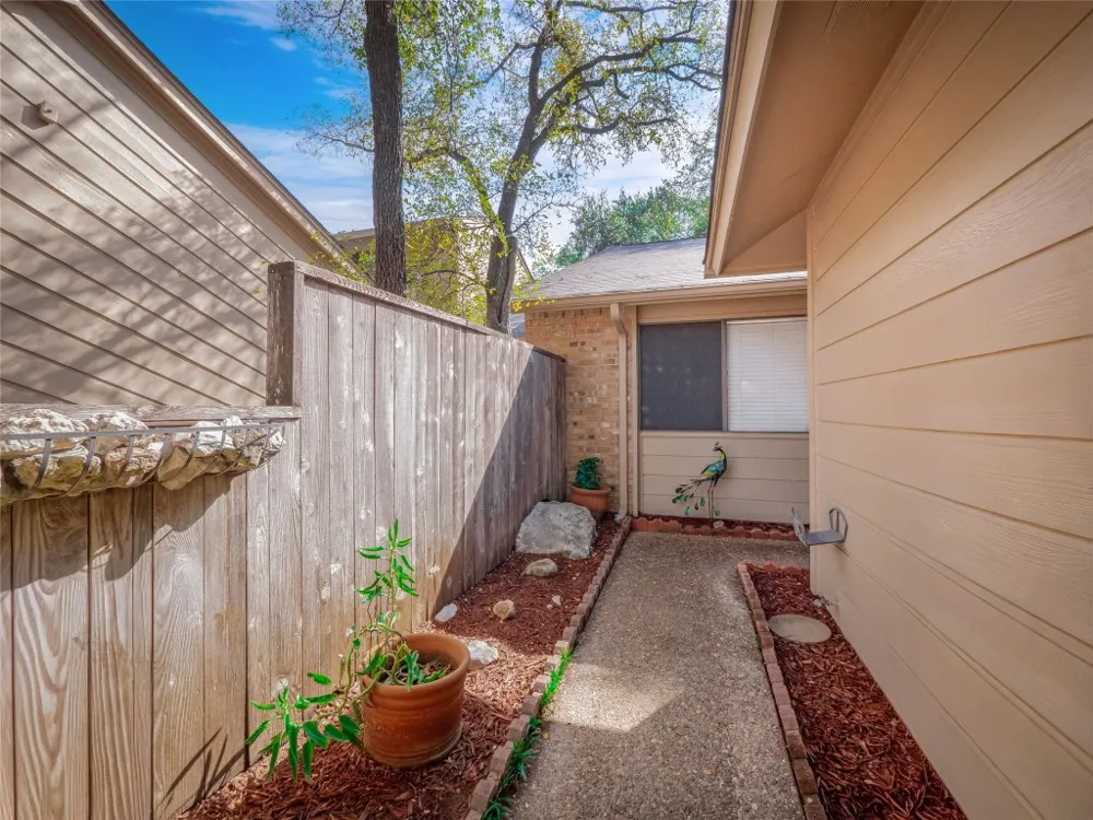 7211 Lakewood Drive #E118 Austin, TX 78750