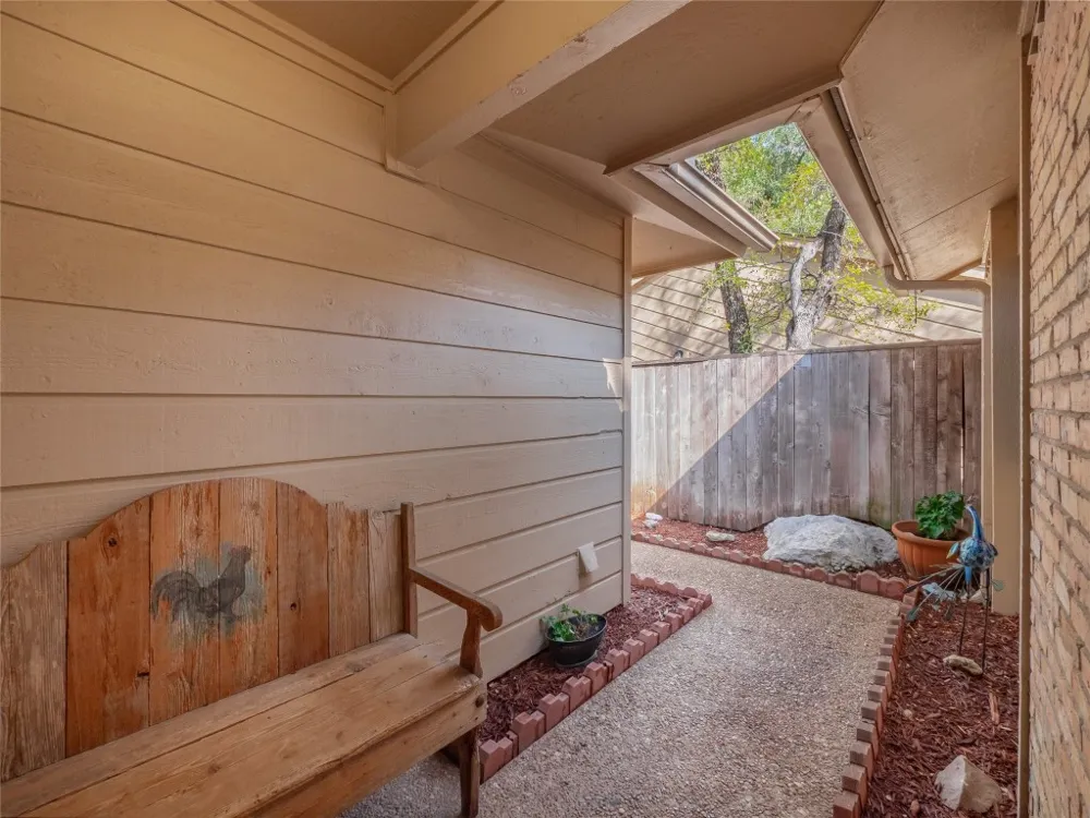 7211 Lakewood Drive #E118 Austin, TX 78750