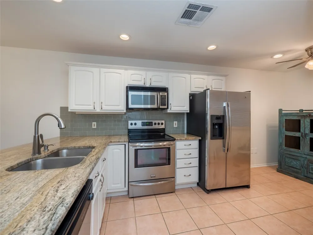 7211 Lakewood Drive #E118 Austin, TX 78750