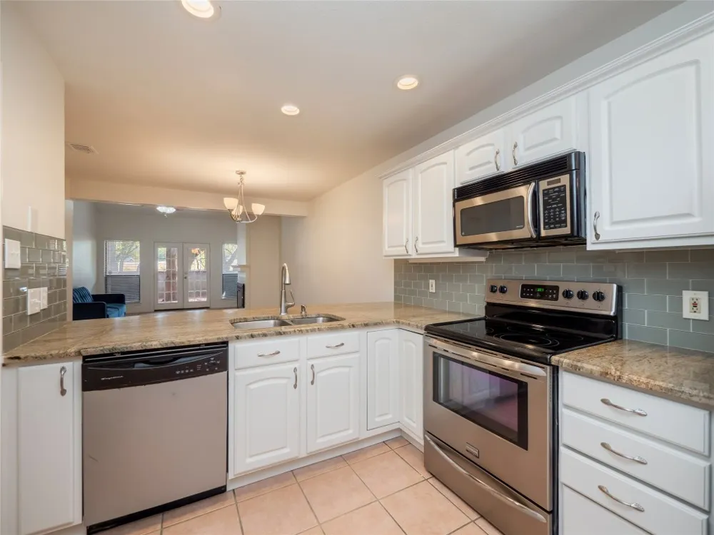 7211 Lakewood Drive #E118 Austin, TX 78750