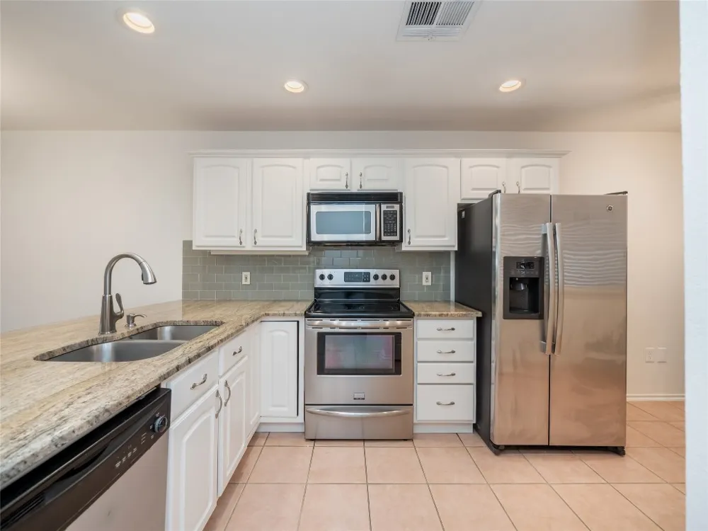 7211 Lakewood Drive #E118 Austin, TX 78750